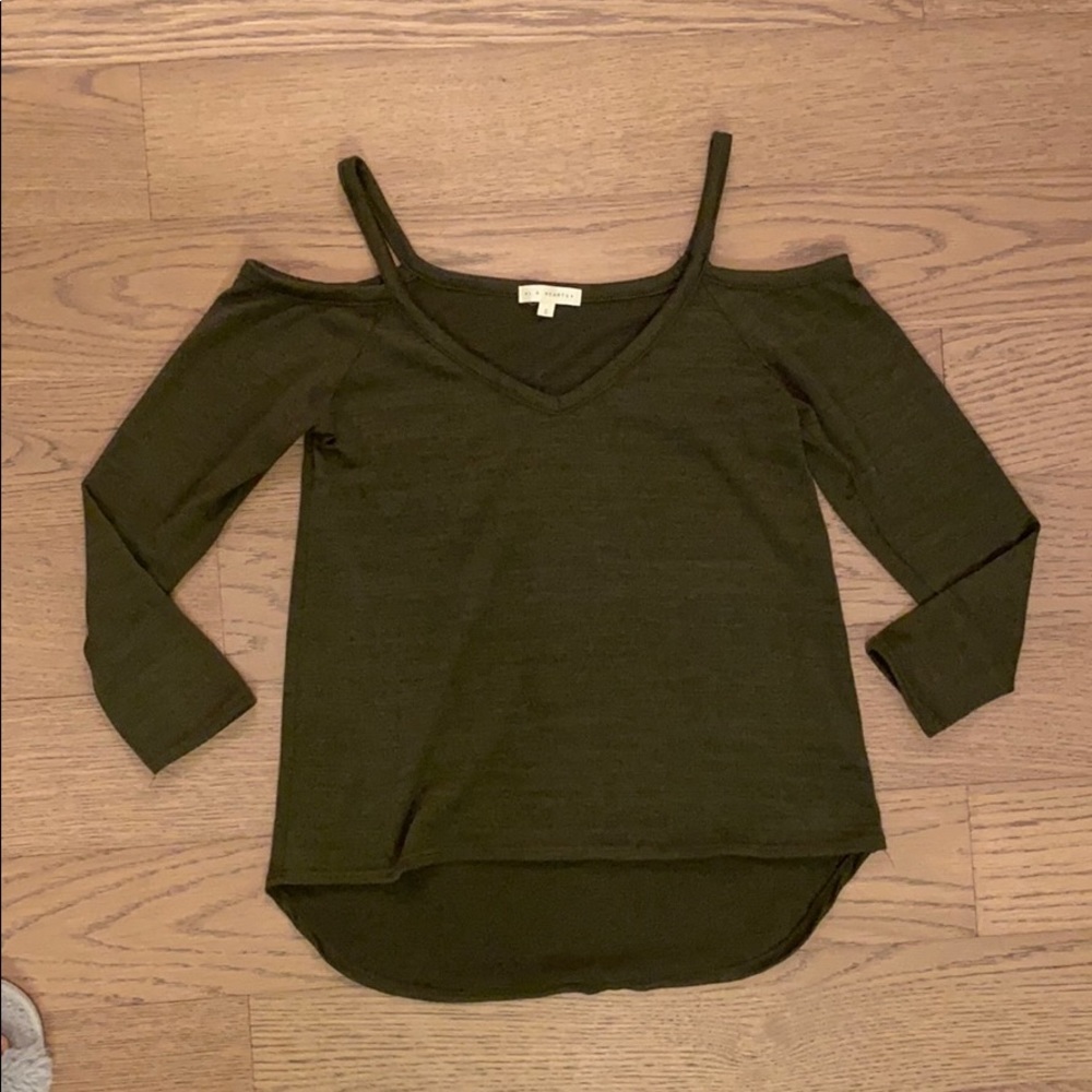 LA Hearts peeping shoulder top
